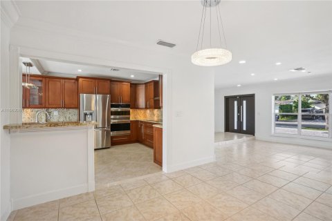 House in Miami, Florida 4 bedrooms, 254.55 sq.m. № 1387875 - photo 19