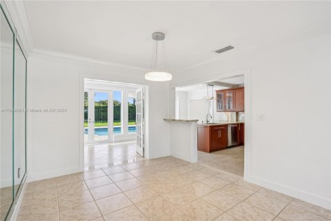 House in Miami, Florida 4 bedrooms, 254.55 sq.m. № 1387875 - photo 26