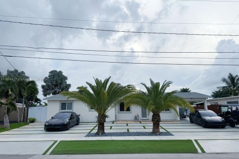 Casa en venta en Hialeah, Florida, 4 dormitorios, 151.24 m2 № 1352152 - foto 1