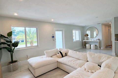 Villa ou maison à vendre à Hialeah, Floride: 4 chambres, 151.24 m2 № 1352152 - photo 9