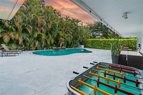 Casa en venta en Miami, Florida, 5 dormitorios, 257.71 m2 № 1352114 - foto 13