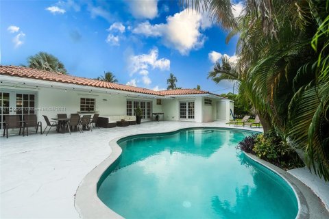 Casa en venta en Miami, Florida, 5 dormitorios, 257.71 m2 № 1352114 - foto 5