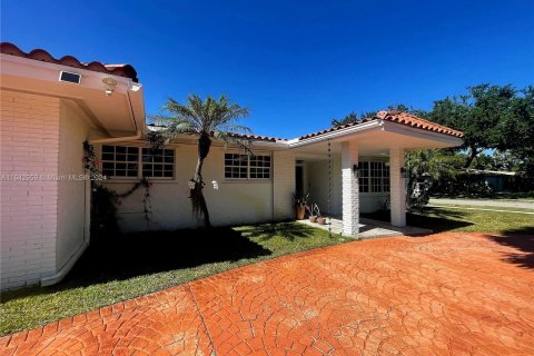 Casa en venta en Miami, Florida, 5 dormitorios, 257.71 m2 № 1352114 - foto 22