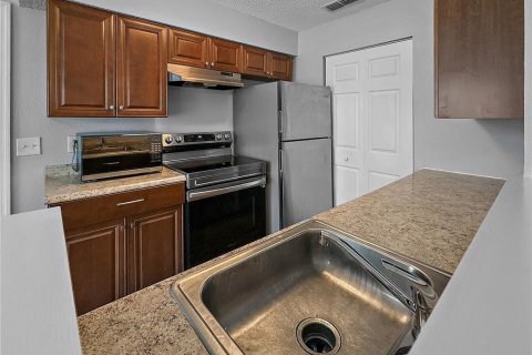 Condo in Orlando, Florida, 2 bedrooms  № 1400764 - photo 7