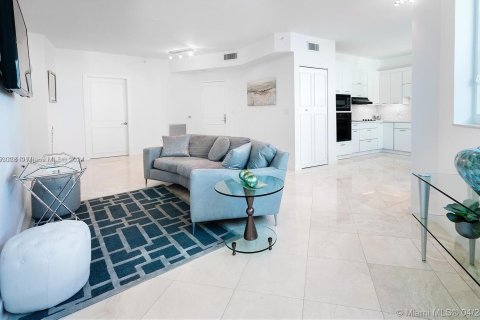 Condominio en venta en Miami Beach, Florida, 1 dormitorio, 101.26 m2 № 1073027 - foto 1