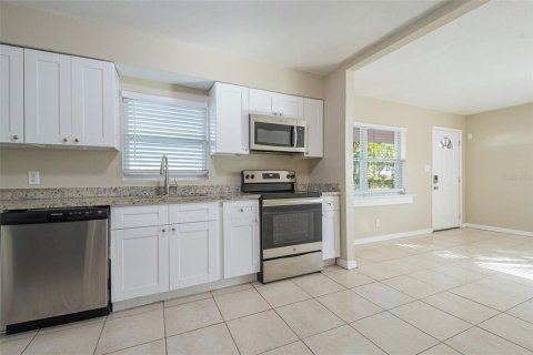 House in Tampa, Florida 3 bedrooms, 97.83 sq.m. № 1419221 - photo 13