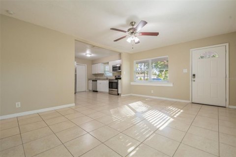 House in Tampa, Florida 3 bedrooms, 97.83 sq.m. № 1419221 - photo 7