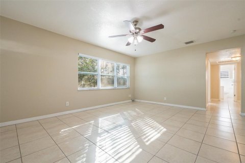 House in Tampa, Florida 3 bedrooms, 97.83 sq.m. № 1419221 - photo 9