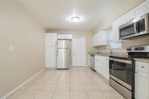 House in Tampa, Florida 3 bedrooms, 97.83 sq.m. № 1419221 - photo 11