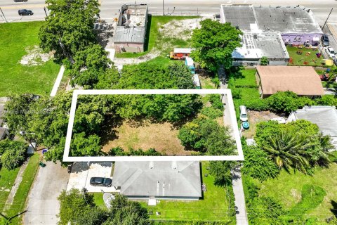 Terreno en venta en Miami, Florida № 1348093 - foto 1