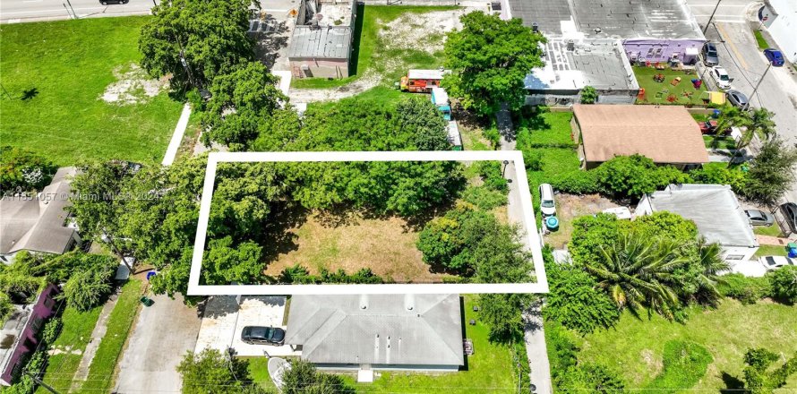 Terreno en Miami, Florida № 1348093