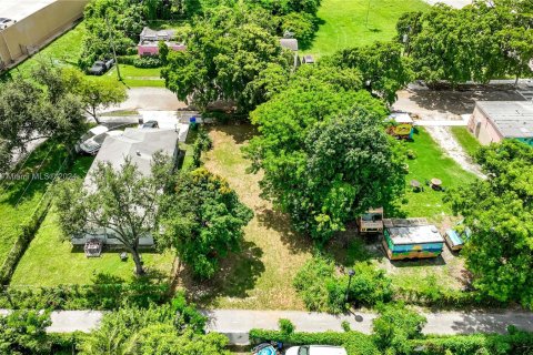 Terreno en venta en Miami, Florida № 1348093 - foto 7