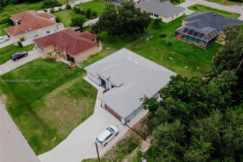 Villa ou maison à vendre à Lehigh Acres, Floride: 4 chambres, 177.91 m2 № 1348137 - photo 27