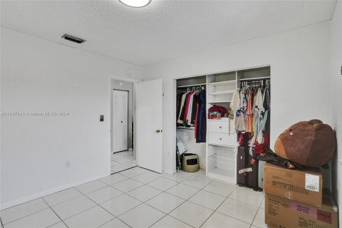 Condo in Hialeah, Florida, 2 bedrooms  № 1348057 - photo 15