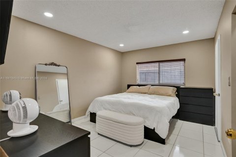 Condo in Hialeah, Florida, 2 bedrooms  № 1348057 - photo 20