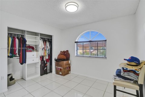 Condo in Hialeah, Florida, 2 bedrooms  № 1348057 - photo 16