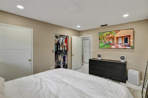 Condo in Hialeah, Florida, 2 bedrooms  № 1348057 - photo 18