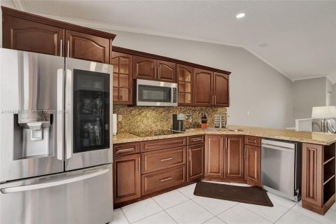 Condo in Hialeah, Florida, 2 bedrooms  № 1348057 - photo 1