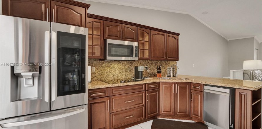 Condo in Hialeah, Florida, 2 bedrooms  № 1348057