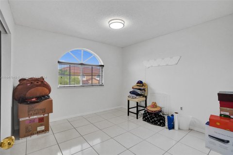 Condo in Hialeah, Florida, 2 bedrooms  № 1348057 - photo 14