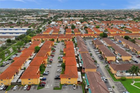 Condo in Hialeah, Florida, 2 bedrooms  № 1348057 - photo 28