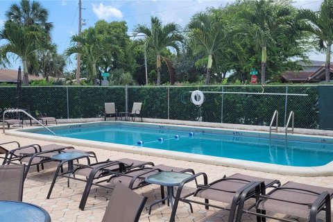 Condo in Fort Lauderdale, Florida, 2 bedrooms  № 1345361 - photo 3