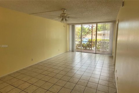 Condo in Fort Lauderdale, Florida, 2 bedrooms  № 1345361 - photo 8