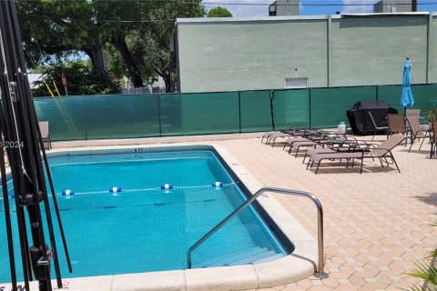 Condominio en venta en Fort Lauderdale, Florida, 2 dormitorios, 90.12 m2 № 1345361 - foto 2