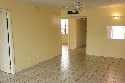 Condo in Fort Lauderdale, Florida, 2 bedrooms  № 1345361 - photo 12