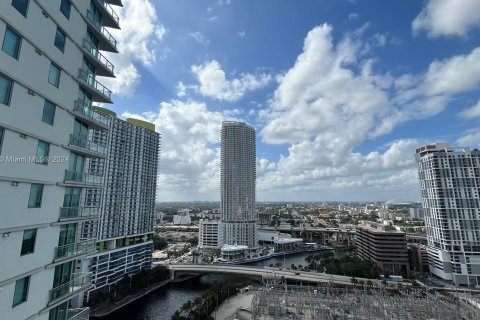 Condominio en venta en Miami, Florida, 1 dormitorio, 73.3 m2 № 1441655 - foto 1