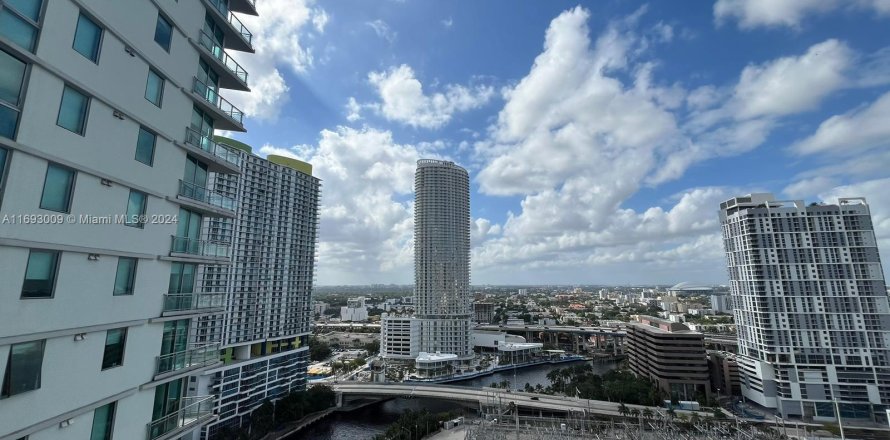 Condominio en Miami, Florida, 1 dormitorio  № 1441655