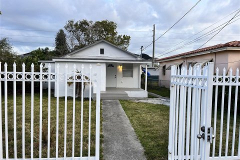 Casa en venta en Miami, Florida, 2 dormitorios, 86.21 m2 № 1399422 - foto 1