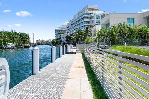 House in Miami Beach, Florida 4 bedrooms № 1399423 - photo 7