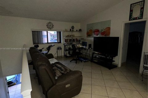 Condo in Hialeah, Florida, 2 bedrooms  № 1399420 - photo 7