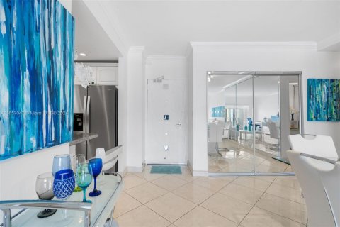 Condominio en alquiler en Sunny Isles Beach, Florida, 1 dormitorio, 70.79 m2 № 1357300 - foto 3