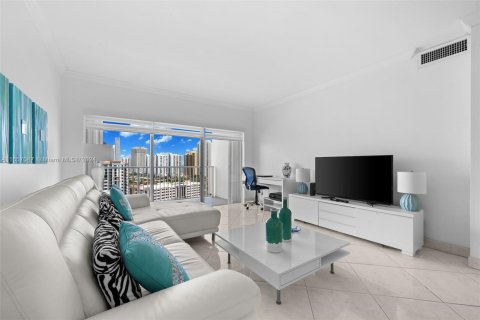 Condo in Sunny Isles Beach, Florida, 1 bedroom  № 1357300 - photo 9