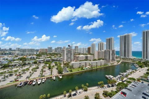 Condo in Sunny Isles Beach, Florida, 1 bedroom  № 1357300 - photo 15