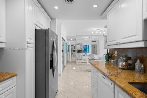 Condo in Sunny Isles Beach, Florida, 1 bedroom  № 1357300 - photo 6