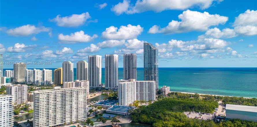 Condo in Sunny Isles Beach, Florida, 1 bedroom  № 1357300