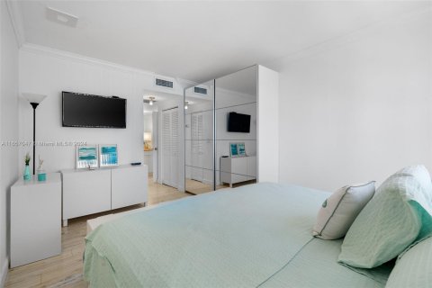 Condominio en alquiler en Sunny Isles Beach, Florida, 1 dormitorio, 70.79 m2 № 1357300 - foto 18