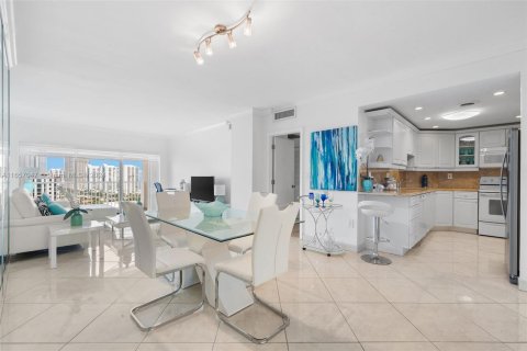 Condo in Sunny Isles Beach, Florida, 1 bedroom  № 1357300 - photo 2