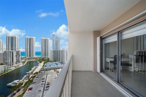 Condominio en alquiler en Sunny Isles Beach, Florida, 1 dormitorio, 70.79 m2 № 1357300 - foto 13