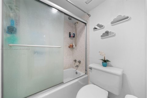 Condominio en alquiler en Sunny Isles Beach, Florida, 1 dormitorio, 70.79 m2 № 1357300 - foto 20