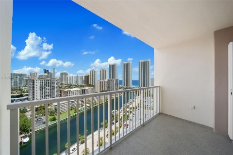 Condo in Sunny Isles Beach, Florida, 1 bedroom  № 1357300 - photo 12