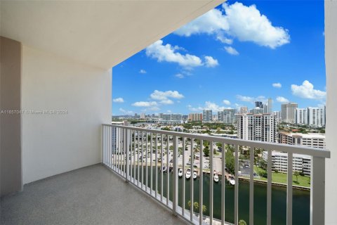 Condo in Sunny Isles Beach, Florida, 1 bedroom  № 1357300 - photo 14