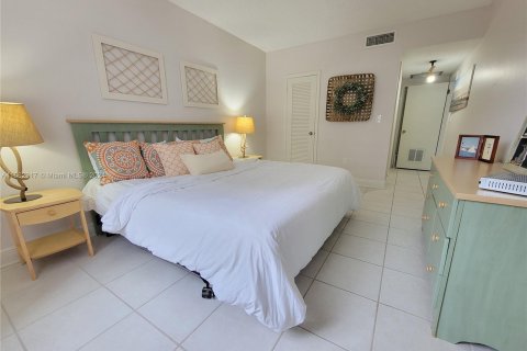 Condo in Hallandale Beach, Florida, 1 bedroom  № 1372369 - photo 12