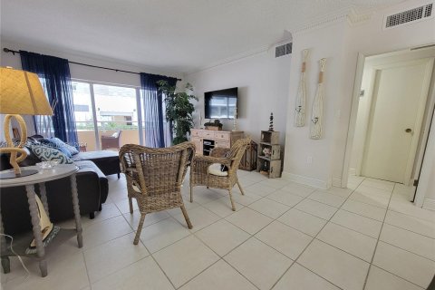 Condo in Hallandale Beach, Florida, 1 bedroom  № 1372369 - photo 4