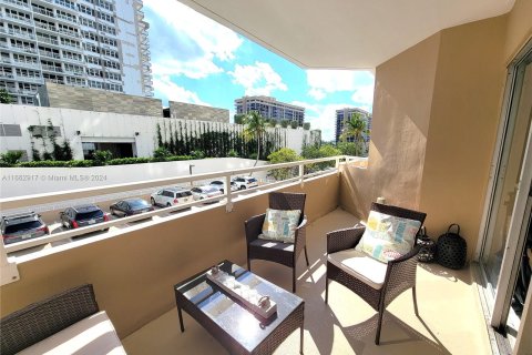 Condo in Hallandale Beach, Florida, 1 bedroom  № 1372369 - photo 27