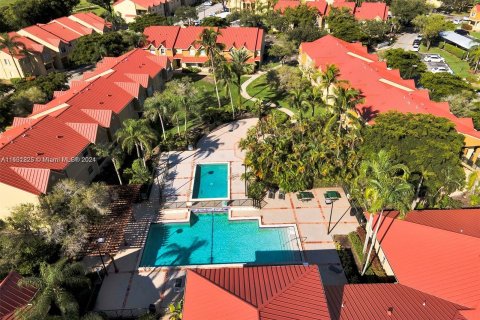 Condominio en venta en Hialeah, Florida, 1 dormitorio, 82.4 m2 № 1292216 - foto 18