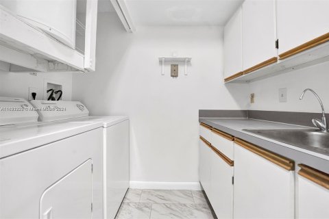 Copropriété à vendre à Hialeah, Floride: 1 chambre, 82.4 m2 № 1292216 - photo 6